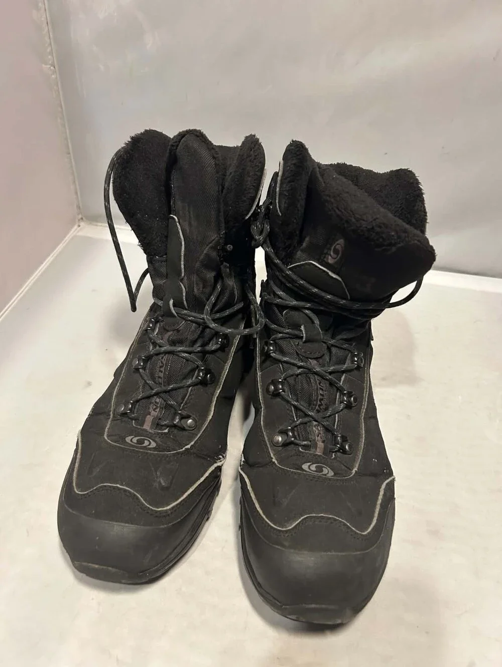 Salomon durable black
